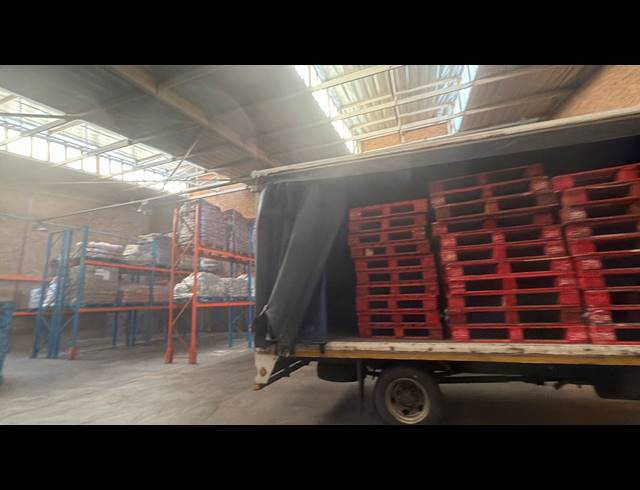 665M² WAREHOUSE TO LET IN MEADOWDALE